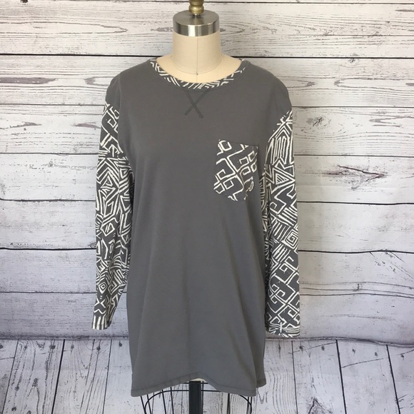 Vans Tops - Vans Grey Tribal Baseball T-Shirt Size Large